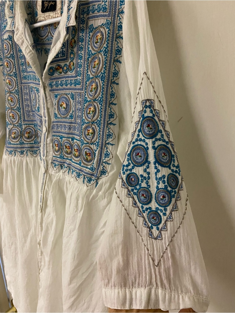 Biya Johnny Was Embroidered Tunic Top Medium White Blue Button Up Aztec Floral - Picture 4 of 11